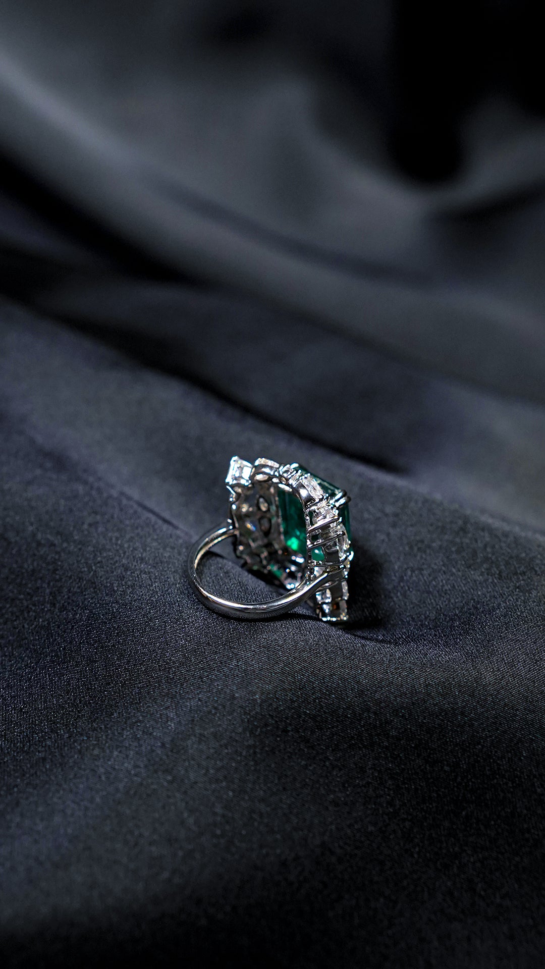 Hydro emerald oversized ring