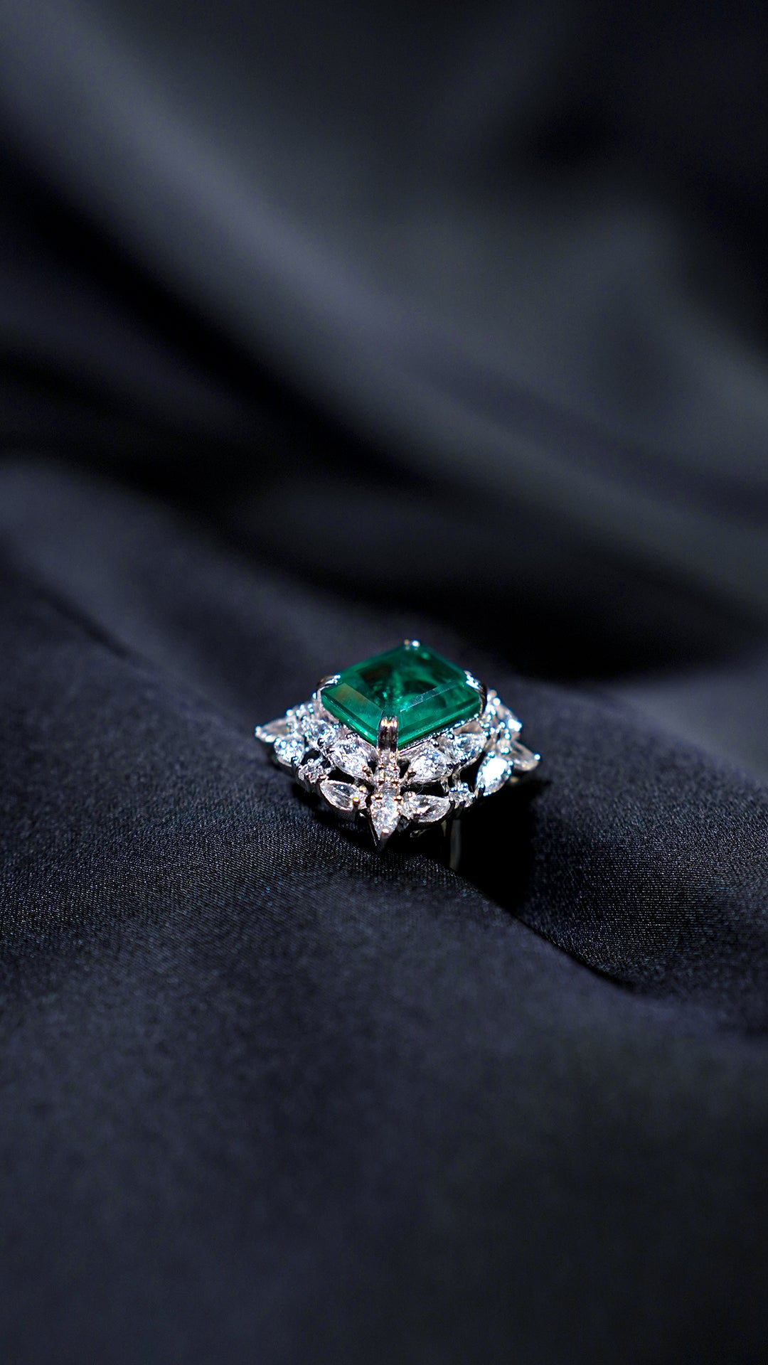 Hydro emerald oversized ring