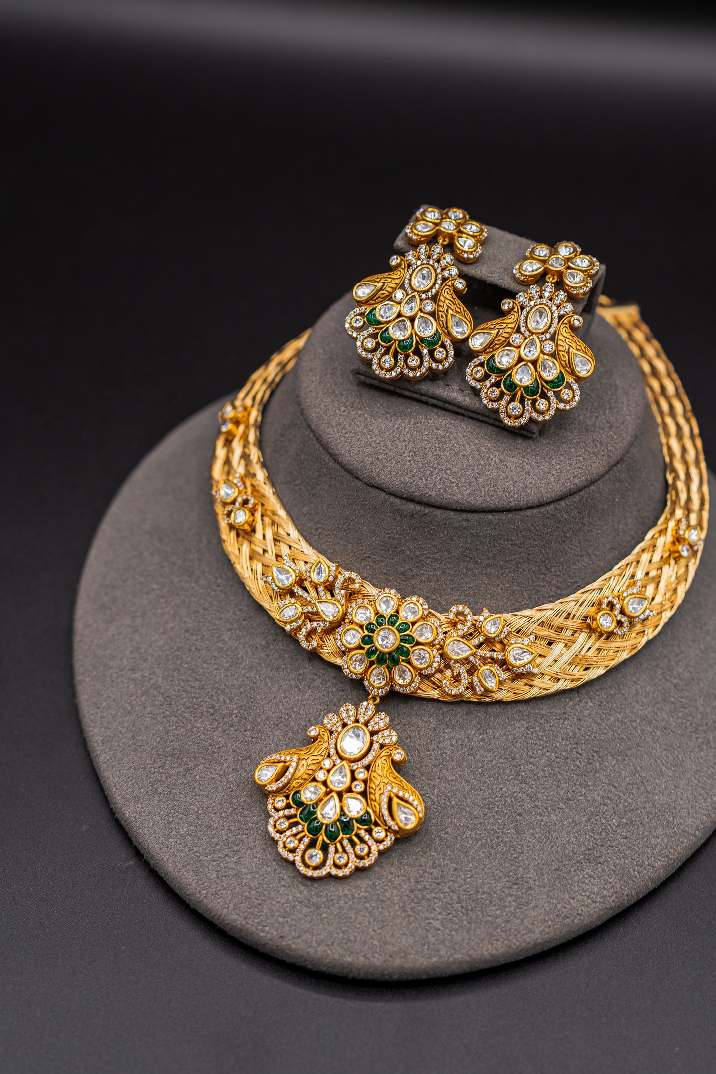 Zeenat Necklace Set