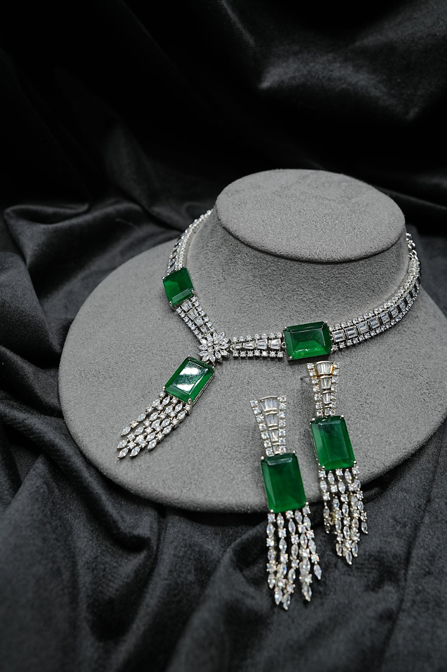 Royal Emerald Necklace Set