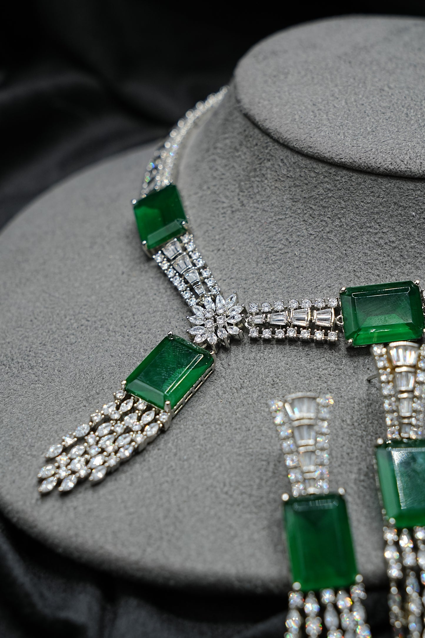 Royal Emerald Necklace Set