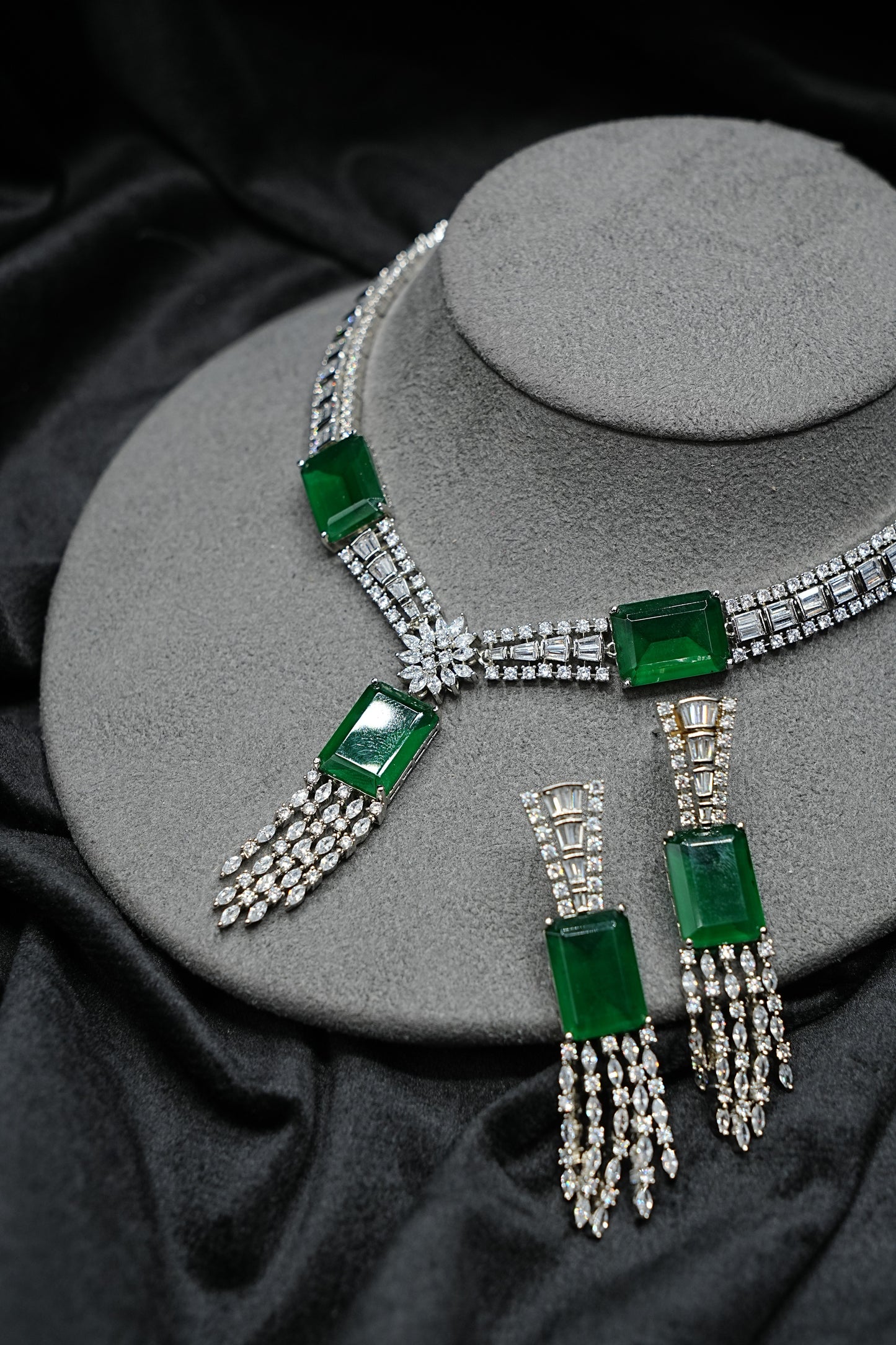 Royal Emerald Necklace Set