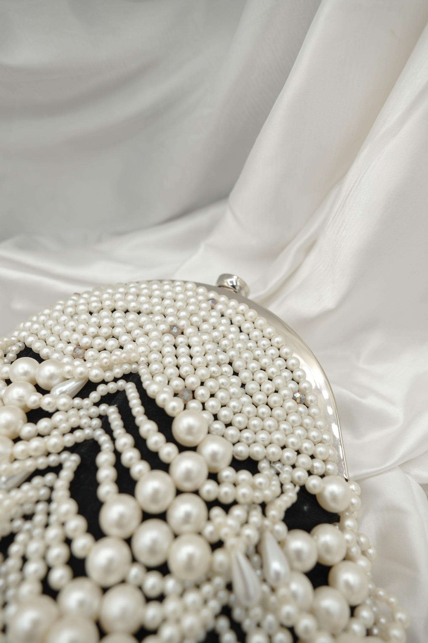 Midnight Pearl Potli