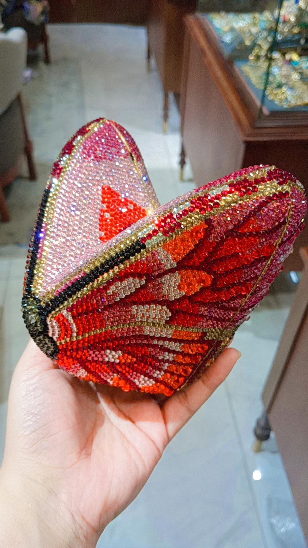 Butterfly Clutch